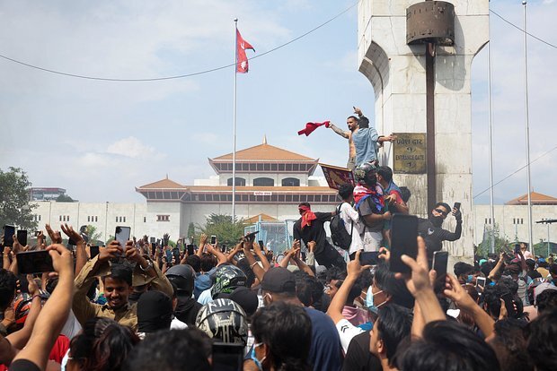 Nepalın baş naziri Şarma Oli ölkədəki iğtişaşlar fonunda istefa verib