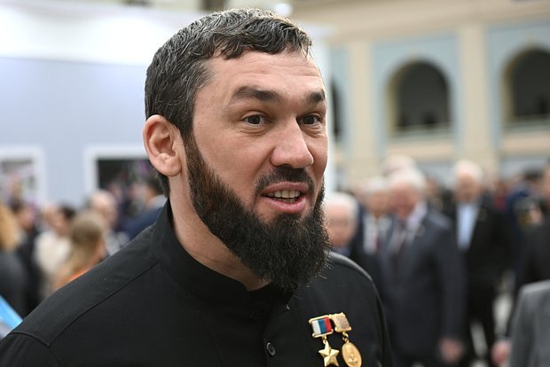 Çeçenistan hökumətinin başçısı Daudov general-leytenant rütbəsi alıb - Kadırov
