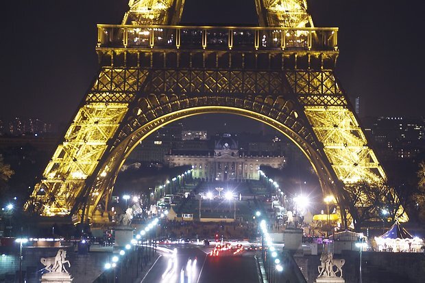 Etirazçılar Parisdə Qare de Lyonu bağlayıblar