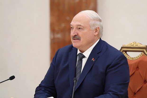 Lukaşenko onu qoca adlandıran Zelenskiyə cavab verib