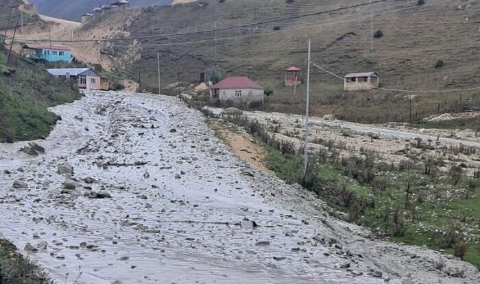 Qusarın Laza kəndində yolu sel suları basdı