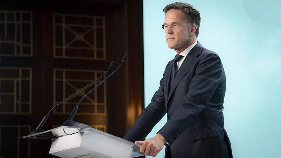 Rutte: Rusiya təyyarələri yalnız mülki əhali üçün birbaşa təhlükə olduqda vurulmalıdır