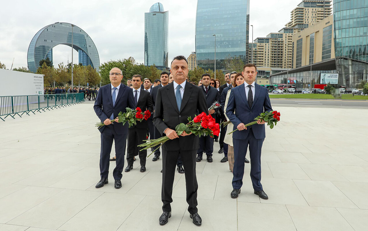 TƏBİB kollektivi Zəfər parkında