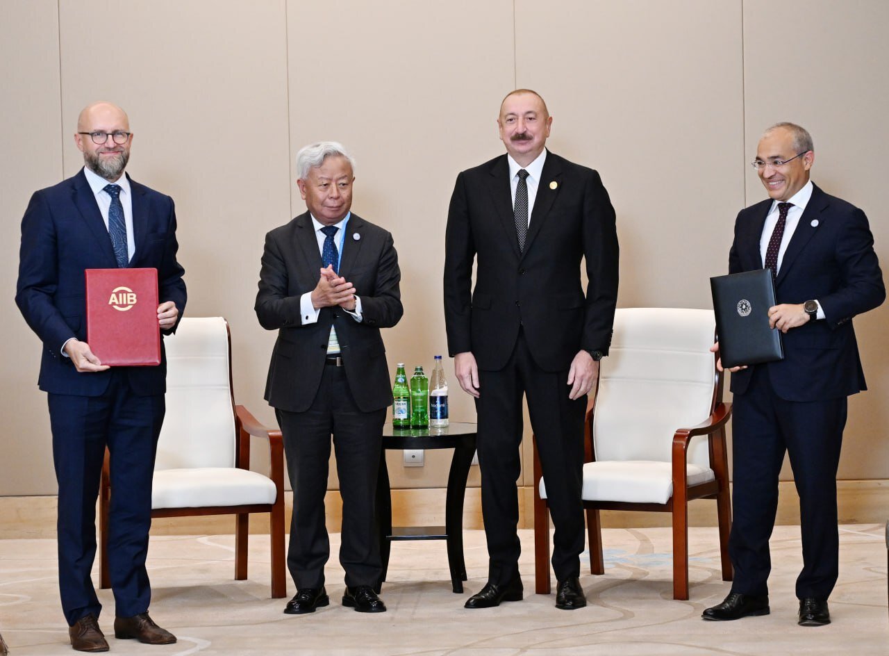 Əliyev Tiencində Asiya İnfrastruktur İnvestisiya Bankının prezidenti ilə görüşdü