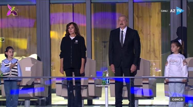 Prezident xanımı ilə Gəncədə III MDB Oyunlarının açılışını izləyir