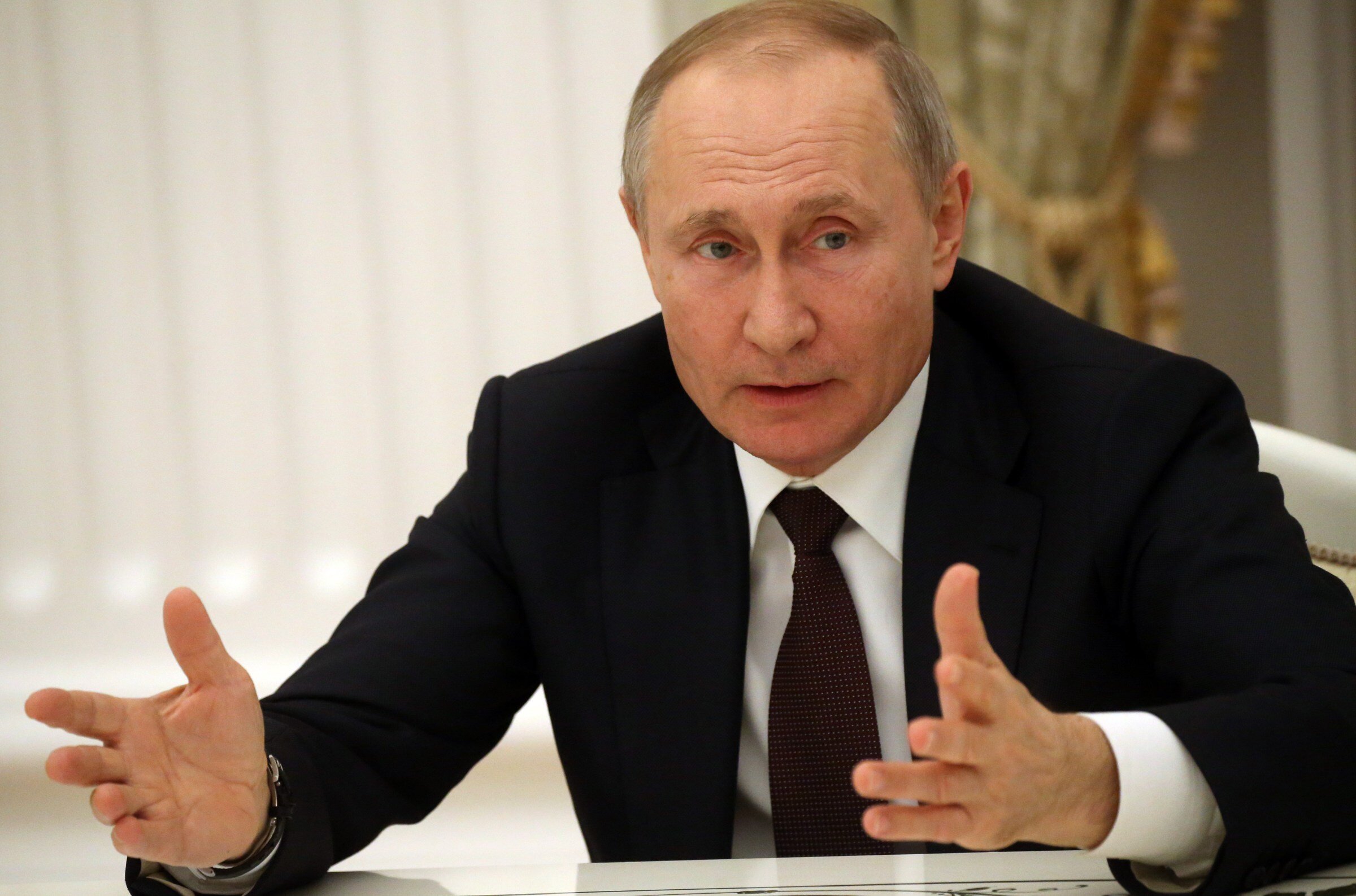Putin Çin vətəndaşları üçün vizanı ləğv edəcəyinə söz verib
