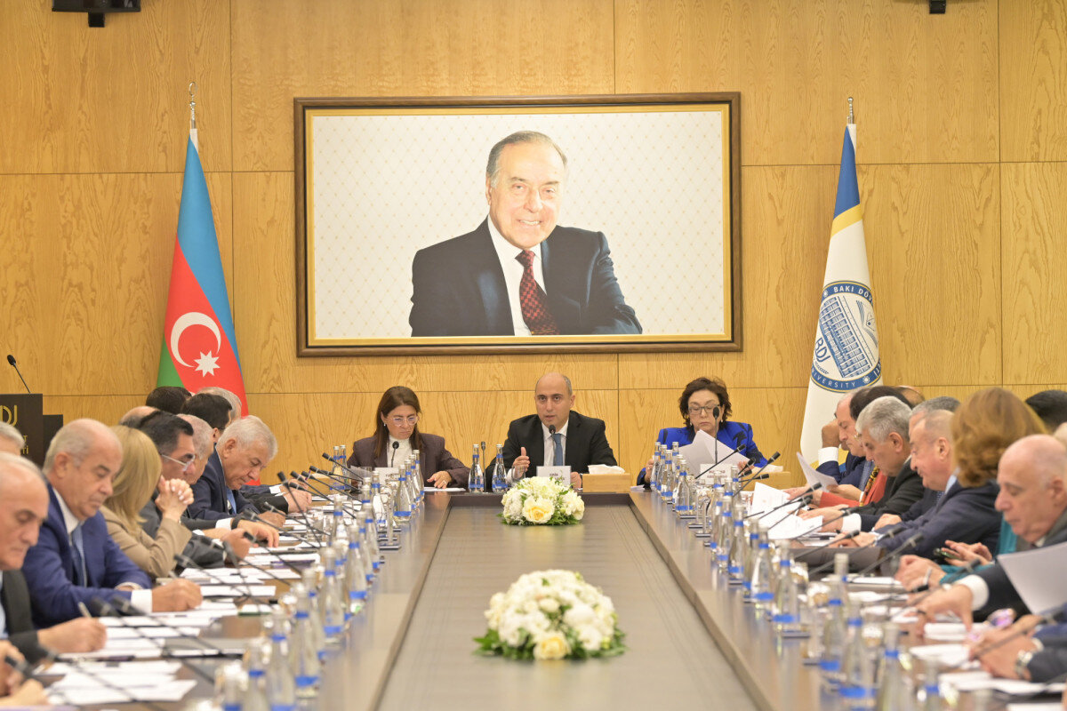 Emin Əmrullayev rektorları topladı