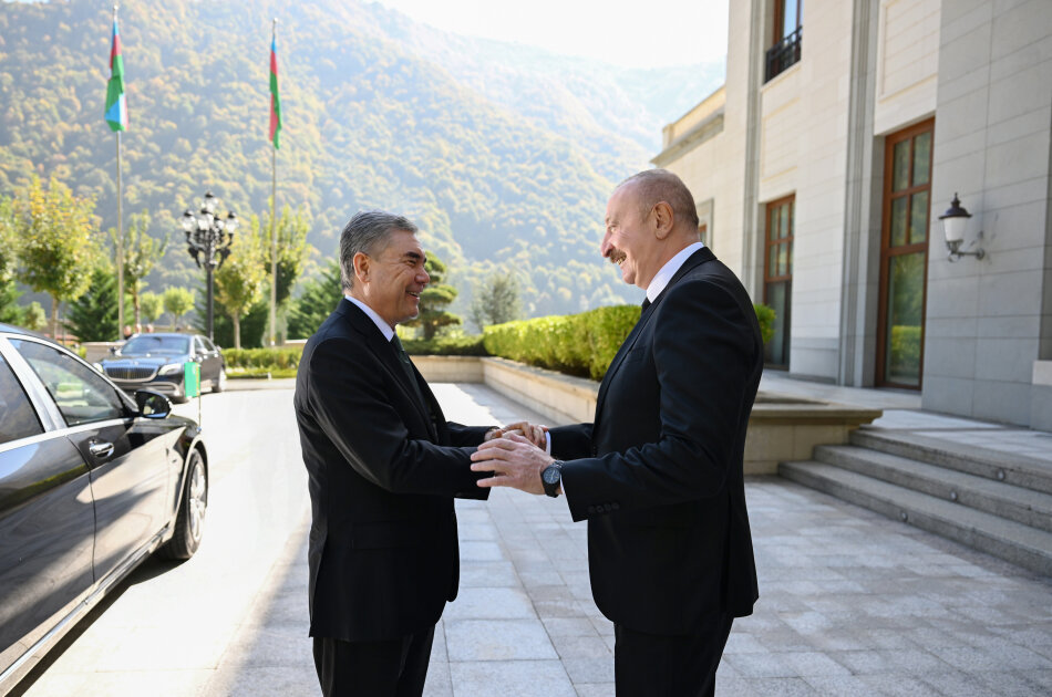 İlham Əliyev Qəbələdə Berdiməhəmmədovla görüşdü