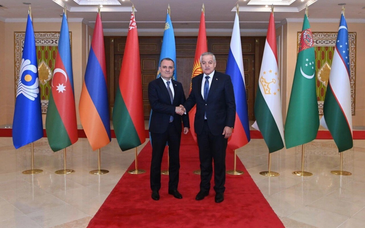 Ceyhun Bayramov tacikistanlı həmkarı ilə görüşdü