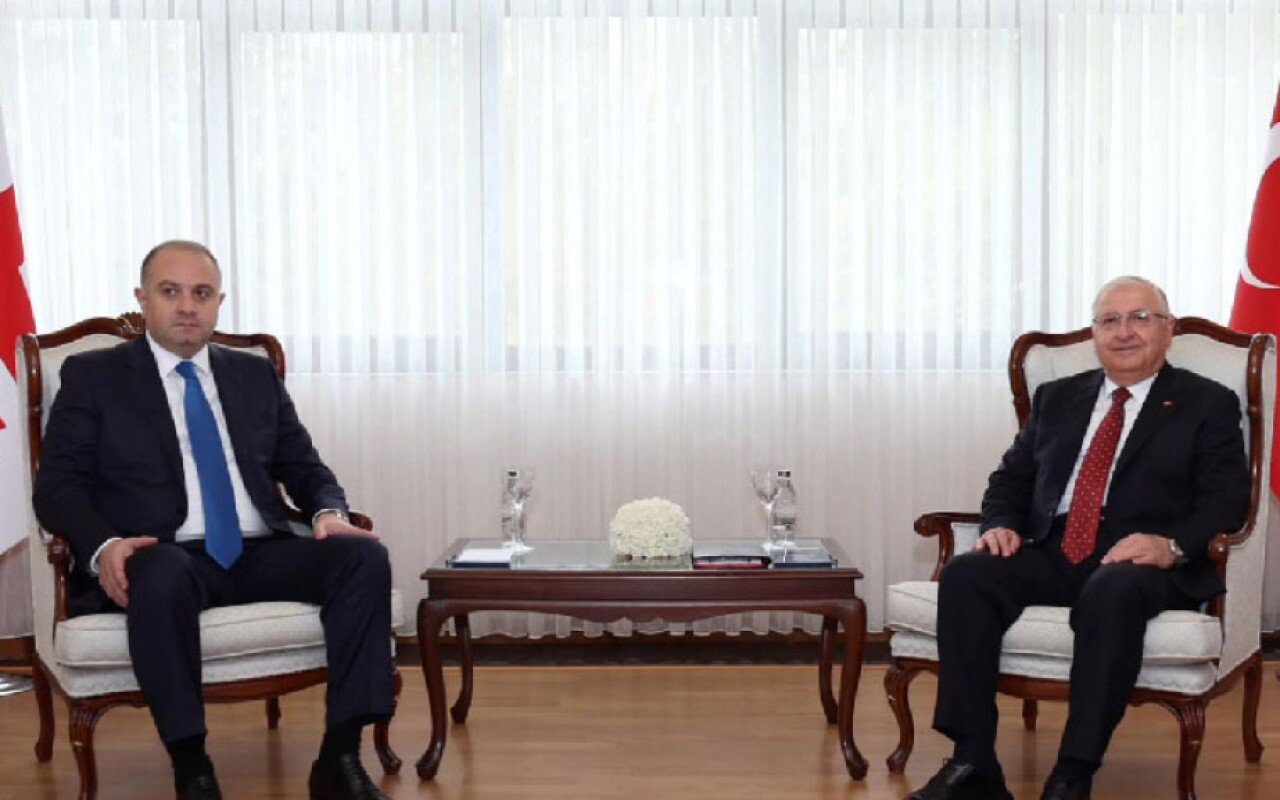 Müdafiə nazirləri təhlükəsizlik məsələlərini müzakirə etdilər