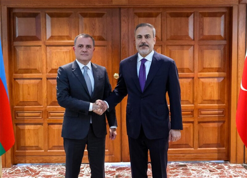 Ceyhun Bayramov Hakan Fidanla müzakirə apardı