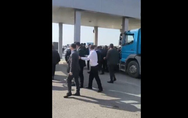 "Sədərək"in mühafizəçiləri reklam agentliyinin əməkdaşlarını döydülər - VİDEO