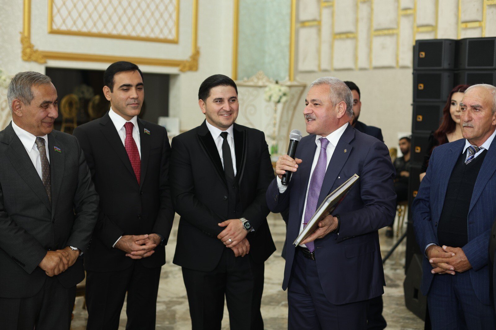 Deputatlar və icra başçısı  Vətən Müharibəsi Qəhrəmanının toyunda