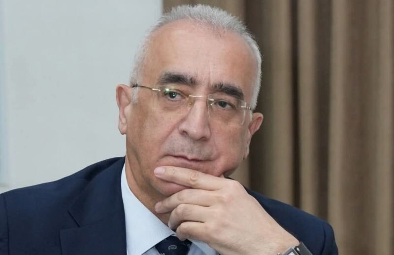 Aparat rəhbəri vəfat etdi