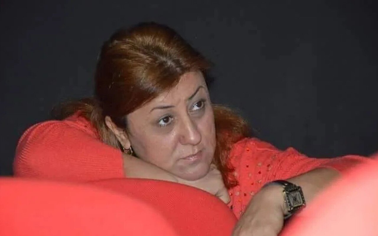 Yataqxanadakı otağından çıxarılan rejissor evinə qaytarıldı
