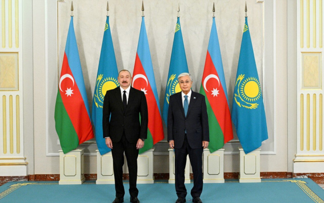 İlham Əliyev Tokayevi təbrik edib