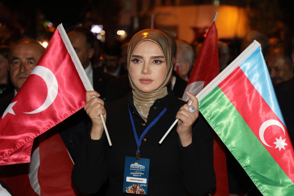 Azərbaycan şairləri "28-ci Beynəlxalq Xəzər şeir axşamları"nda yaddaqalan çıxışlar ediblər