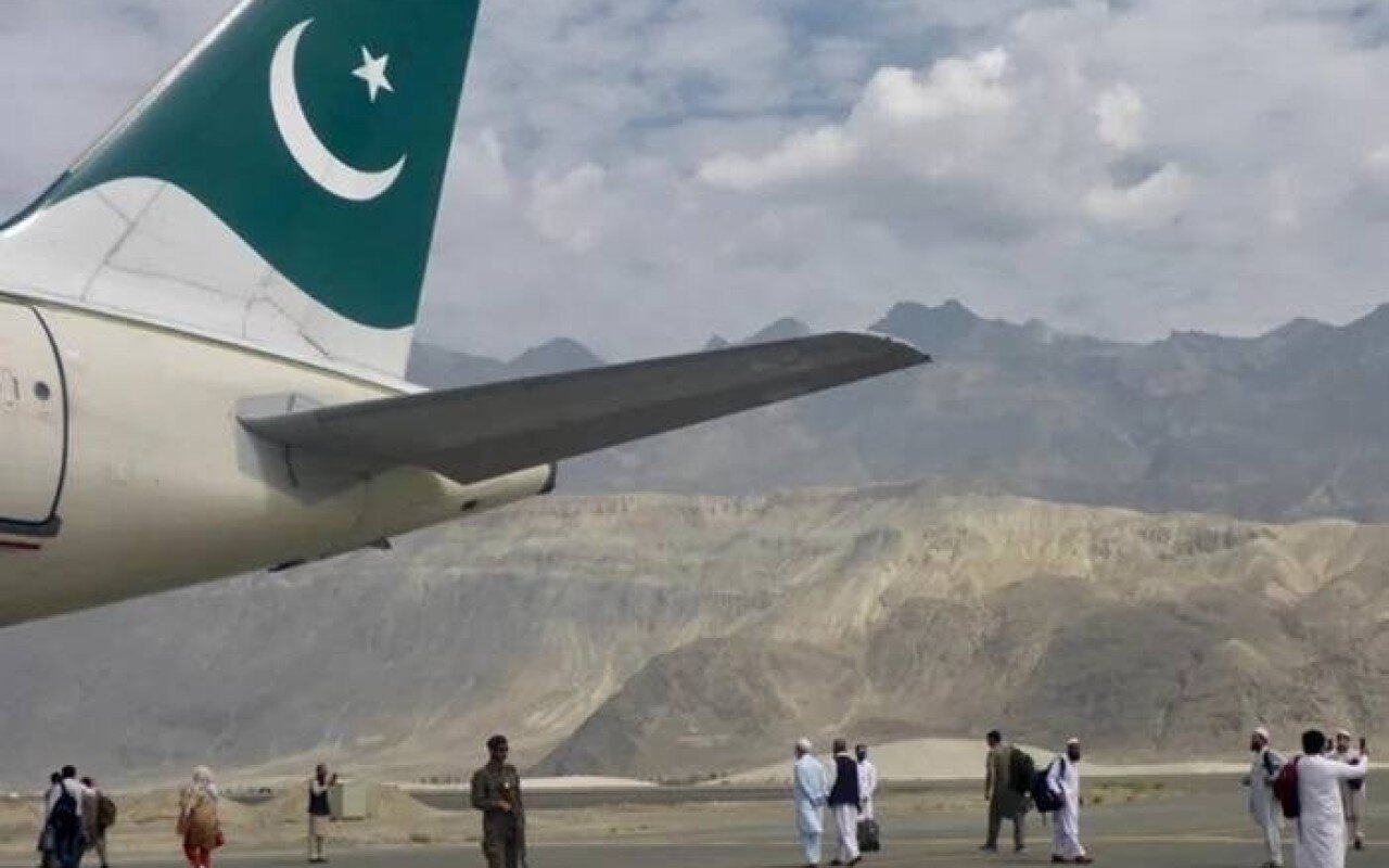 Pakistan Hindistanla sərhəddə hava məkanını bağladı