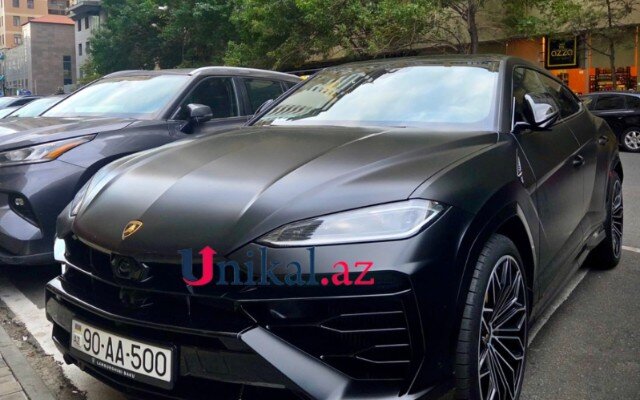 Ramiz Mehdiyevin nəvəsi Bakıda 630 min manatlıq maşınla gəzir - VİDEO