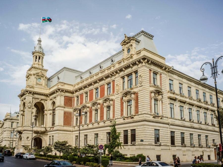 "Mirzə Fətəli Axundov küçəsində sökülən bina tarixi tikili deyil" - RƏSMİ