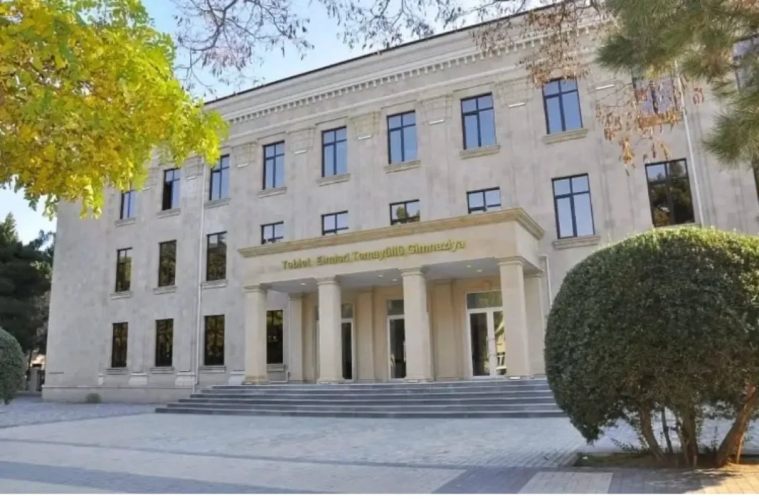 Azərbaycanda gimnaziya şagirdləri sinifsiz qaldılar - Rəsmi açıqlama