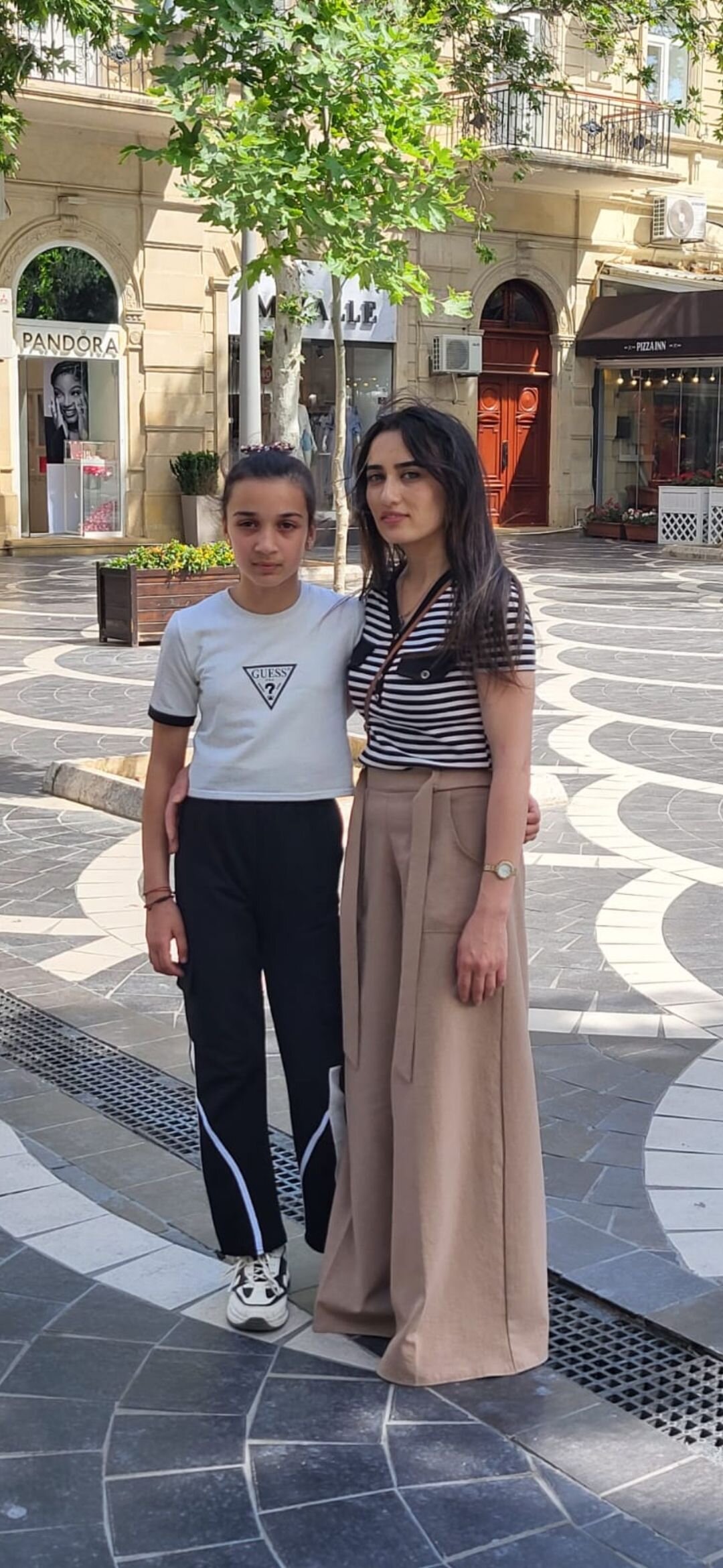 Qızı ilə sinif yoldaşı olan ana....