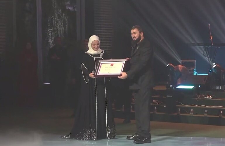 Putin Kadırovun 25 yaşlı qızını TƏLTİF ETDİ
