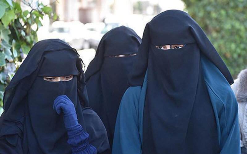 Rusiyada məktəblərdə hicab və niqab qadağan edildi