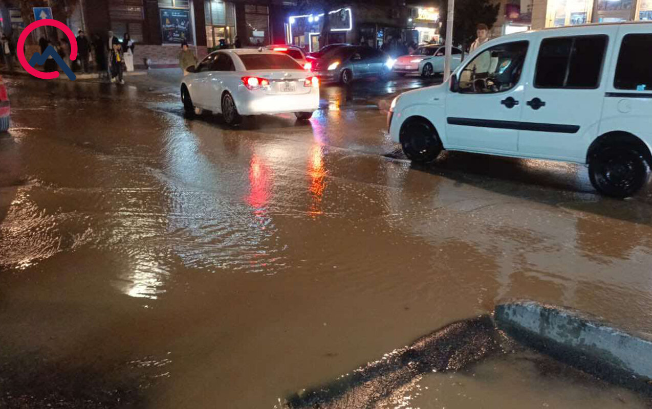 Badamdarda çən partladı, küçələri su basdı - Video