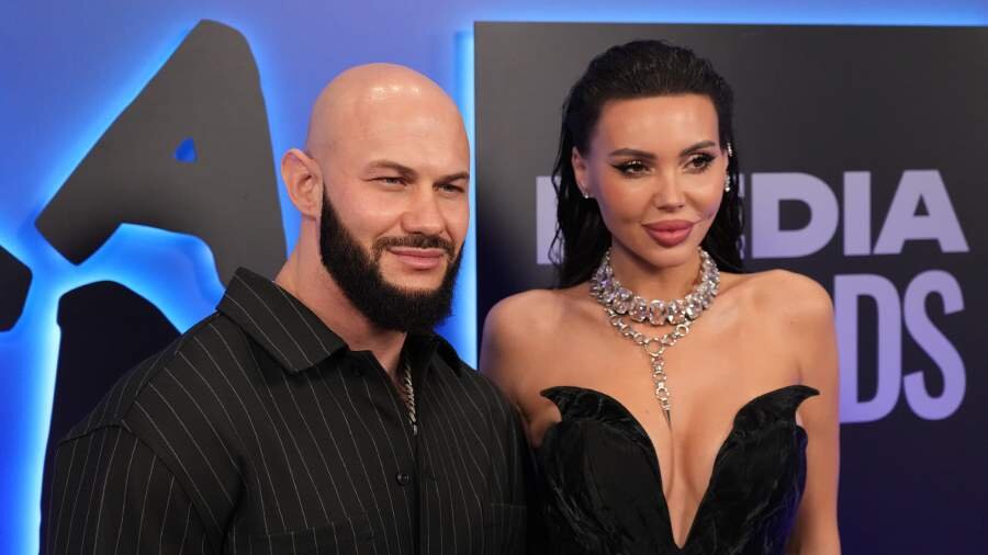 Oksana Samoilova Djiqandan boşanmaq üçün məhkəməyə müraciət edib