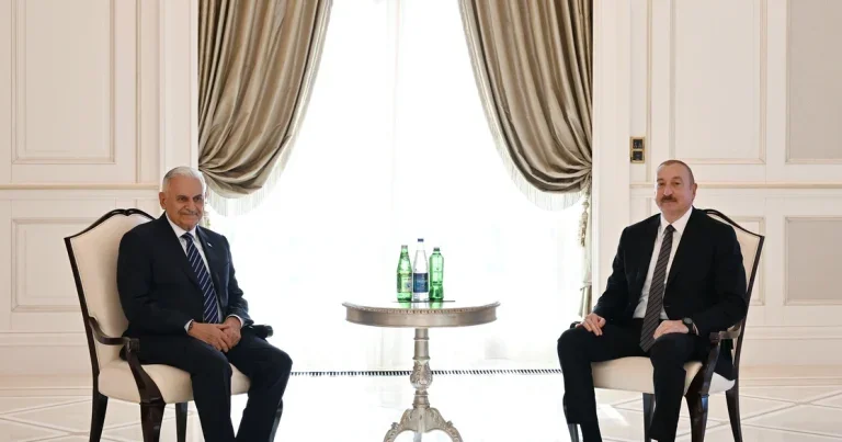 İlham Əliyev Qəbələdə TDT-nin Ağsaqqallar Şurasının sədrini qəbul edib