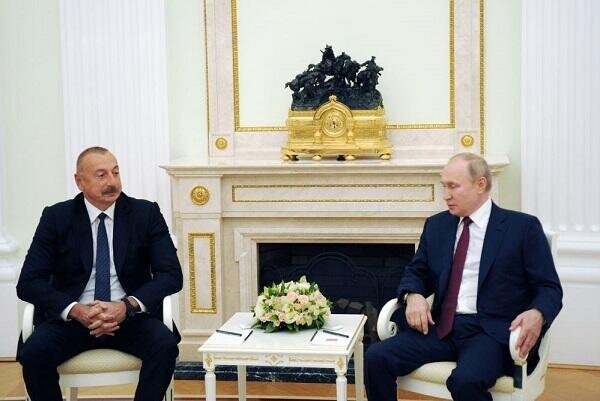 Əliyevlə Putinin təkbətək görüşü başladı