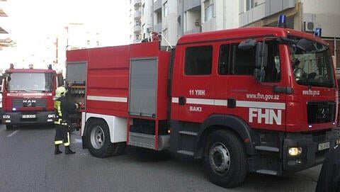 Bakıda yaşayış binasında yanğın: sakinlər təxliyə edildi