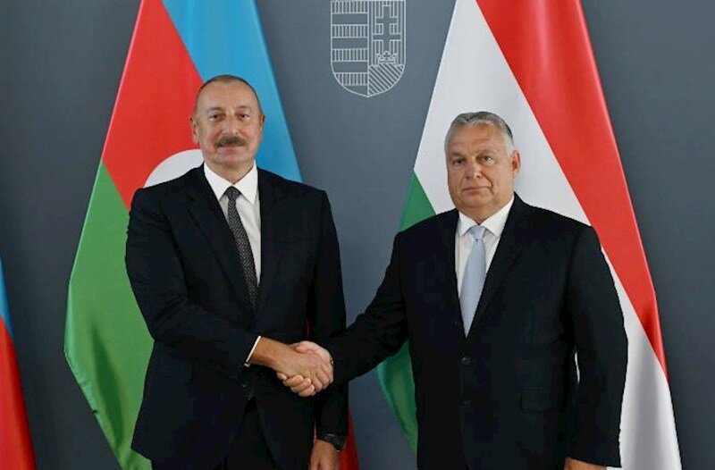 İlham Əliyev Orbanı təbrik etdi