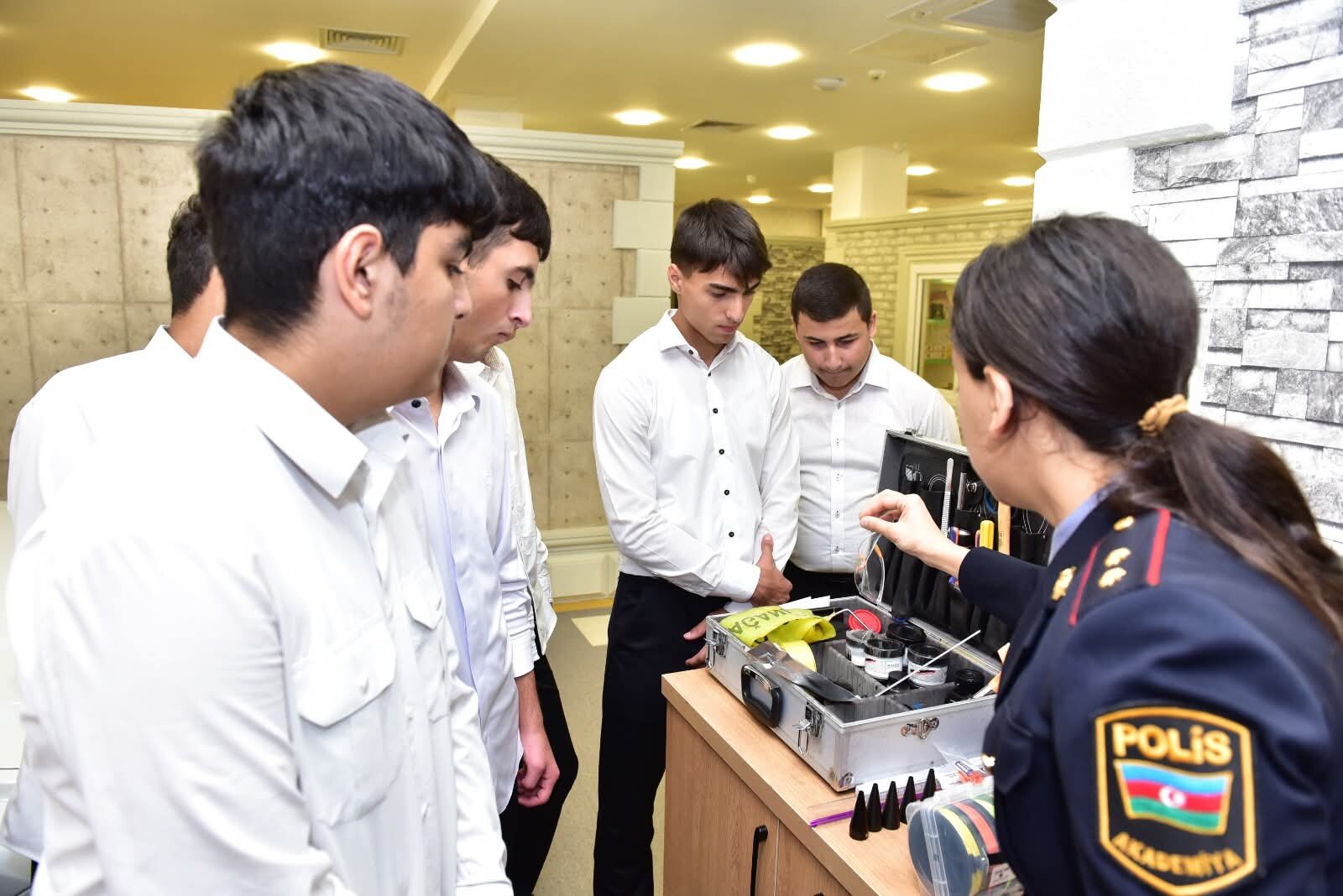 Polis Akademiyasında Bakı şəhərinin məktəbliləri üçün “Açıq qapı” tədbirlərinə start verildi