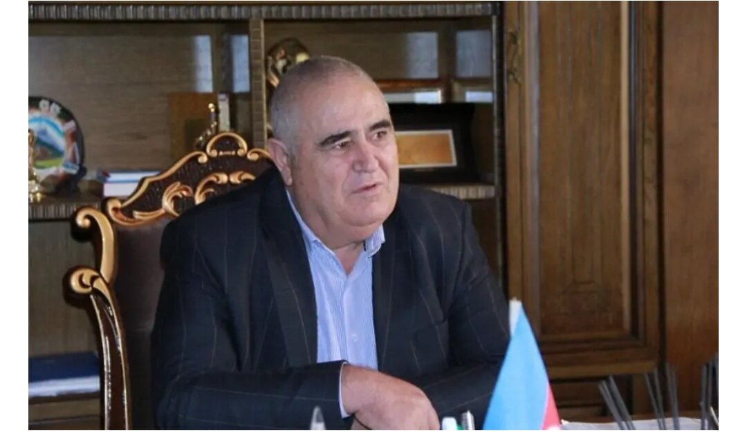 Şərurlu İsfəndiyar APA TV əməkdaşına 200 manat verib VİDEOYA ÇƏKDİ