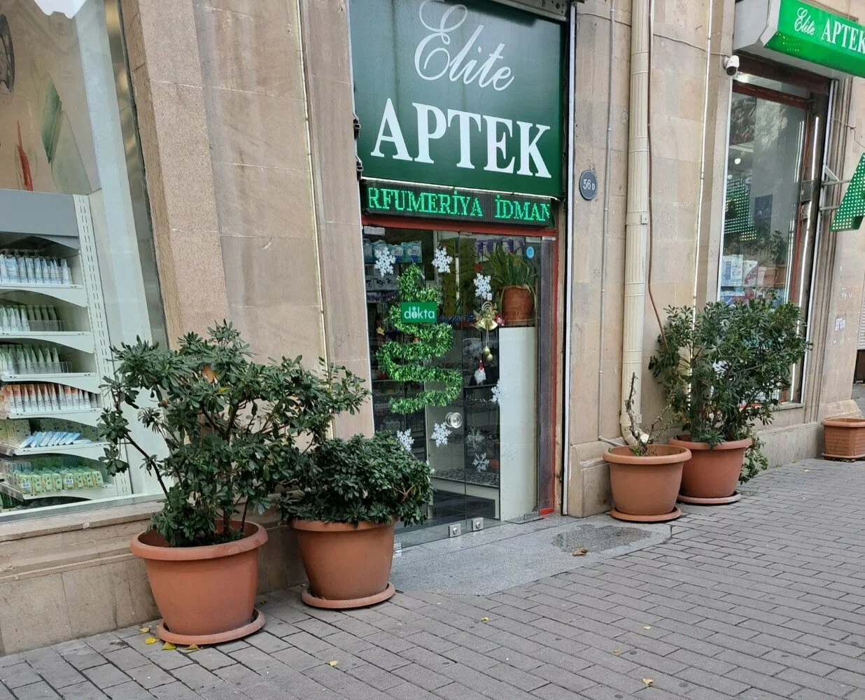 “Elit" apteklər şəbəkəsində özbaşınalıq iddiası