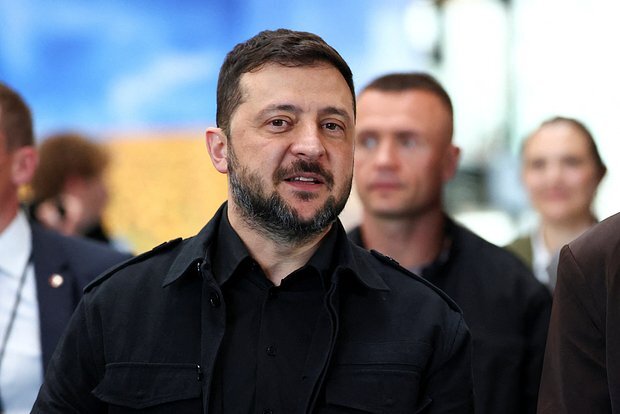 Bouz: Zelenski unutdu ki, Macarıstan NATO-da Ukraynaya qarşı çıxan yeganə ölkə deyil