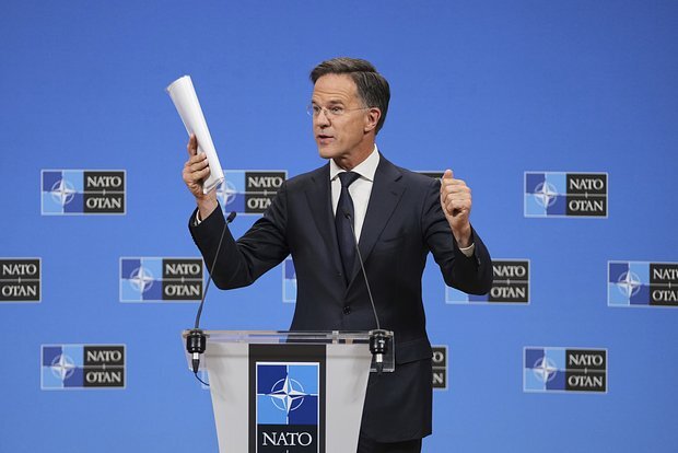 Rutte F-35 tədarüklərini Lada və soyuducu ilə bağlı zarafatla şərh edib