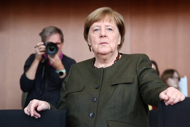 Angela Merkel Polşanı və Baltikyanı dövlətləri NWO-nun təşəbbüskarı olmaqda ittiham edib
