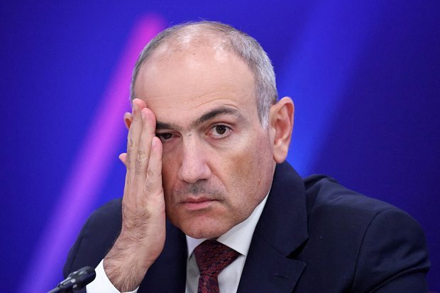 Paşinyan ermənilərin ekskavatora qaçmasını inkar edib