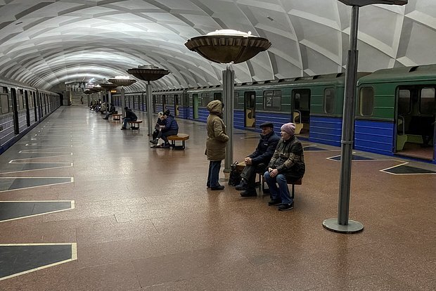 Kiyev metrosunda elektrik enerjisi kəsilib