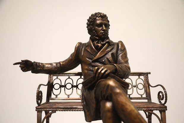Zaxarova Puşkinə Ukraynada qadağa qoymaq istəyənləri müəyyən bir hekayənin qəhrəmanı ilə müqayisə edib