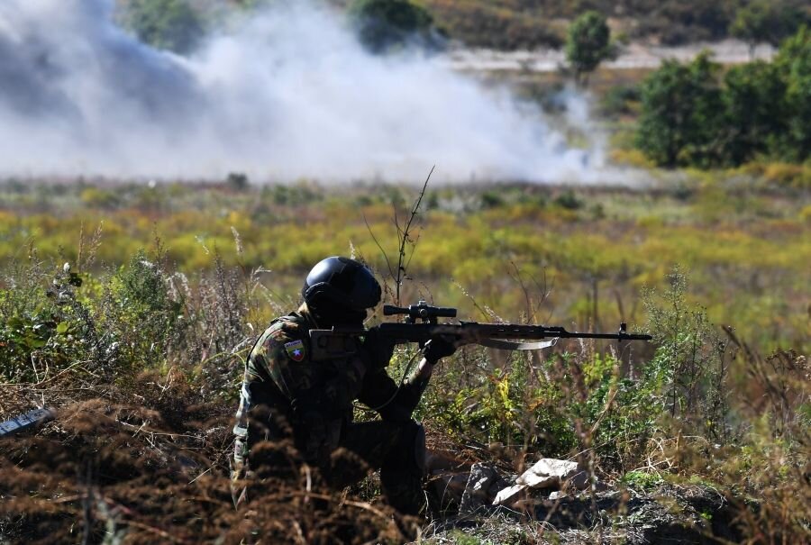 Myanma əsgərləri qanunsuz olaraq rusları saxlayan zəng mərkəzini ələ keçirib