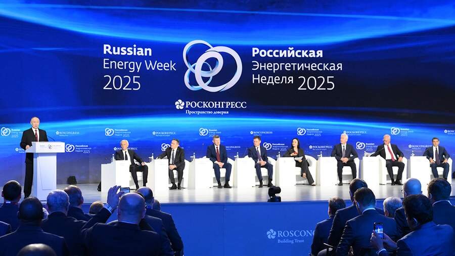 Putin Rusiya Enerji Həftəsi forumunda çıxışına başlayıb