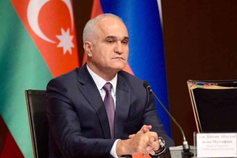 Şahin Mustafayev adını erməni dilində ağaca həkk edib....