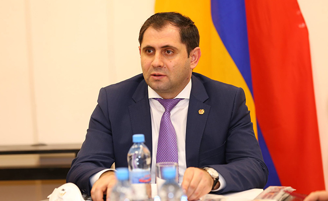 Ermənistan yalnız yeni nəsil silahlar alır - Papikyan