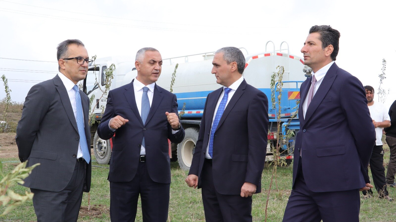 Xocalının Ballıca kəndində badam ağaçları əkilib