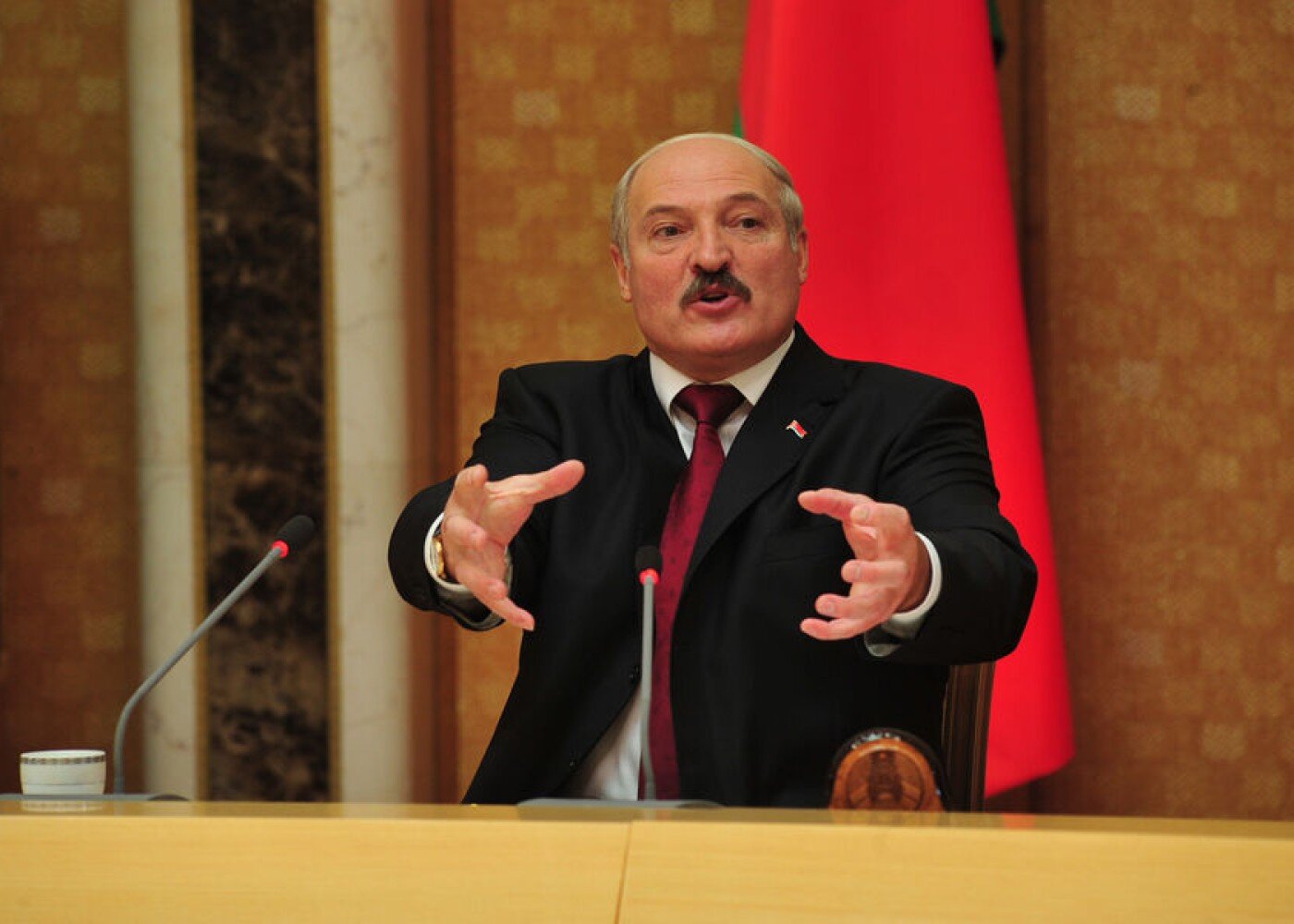 Sərhədə yığılan yük maşınlarını müsadirə etməklə hədələdi