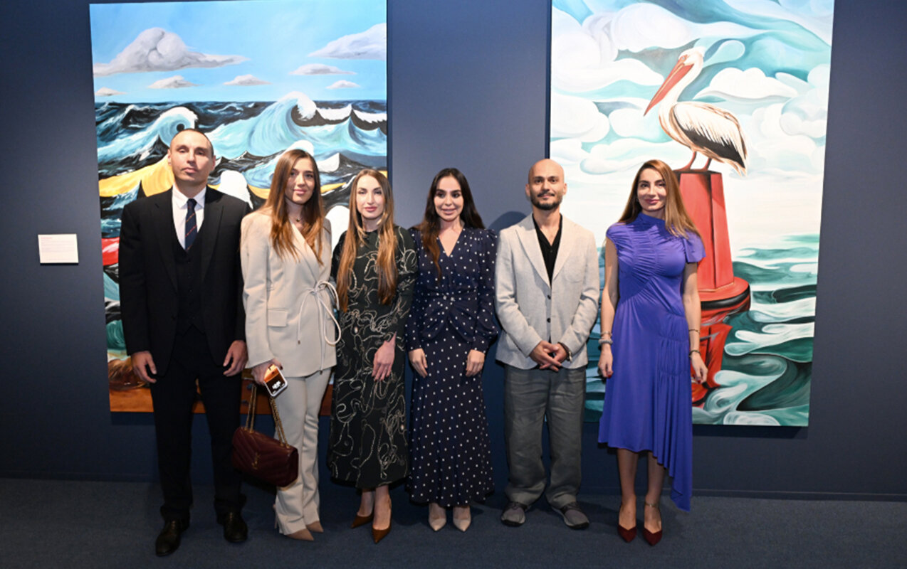 Əliyevalar sərgidə....